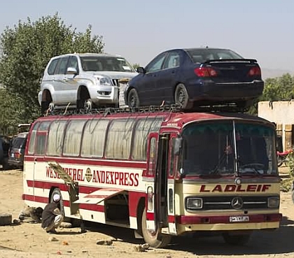 Bezpečnost autobusů: Jiný kraj ...  aneb co je možné třeba v Afghánistánu