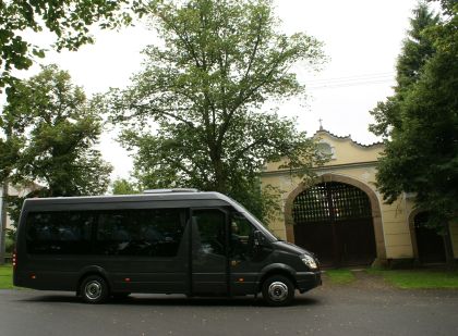 Mercedes-Benz Sprinter Travel 65 - minibus s vnitřní výbavou dálkového autokaru