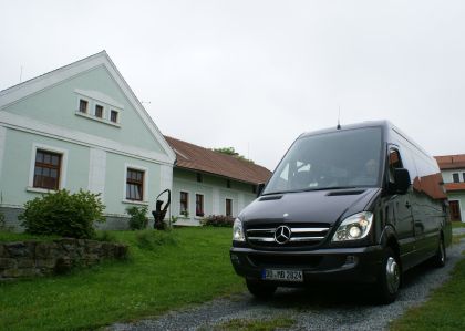 Mercedes-Benz Sprinter Travel 65 - minibus s vnitřní výbavou dálkového autokaru