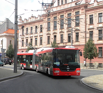 4.8. vyjel na zkušební jízdu po Plzni kloubový trolejbus pro slovenský Prešov