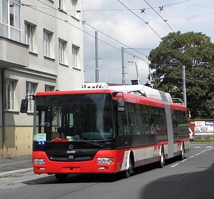 4.8. vyjel na zkušební jízdu po Plzni kloubový trolejbus pro slovenský Prešov