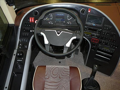 Prémiový krátký autokar Viseon C10 nyní s motorem 294 kW (400HP)