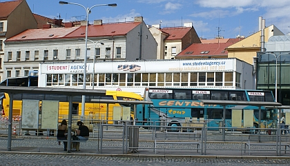 Procházky na Florenci. Pohledy na úpravy nádraží i na vozidla
