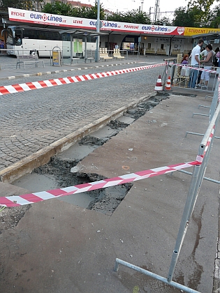 Procházky na Florenci. Pohledy na úpravy nádraží  i  na vozidla