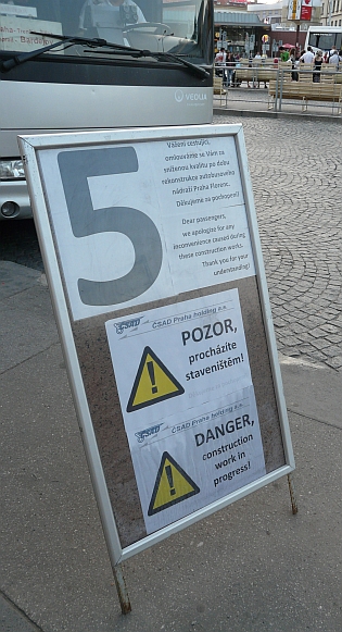 Procházky na Florenci. Pohledy na úpravy nádraží i na vozidla
