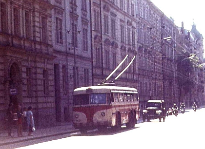 V těchto dnech je to  75 let, kdy vyjel v Praze první trolejbus 