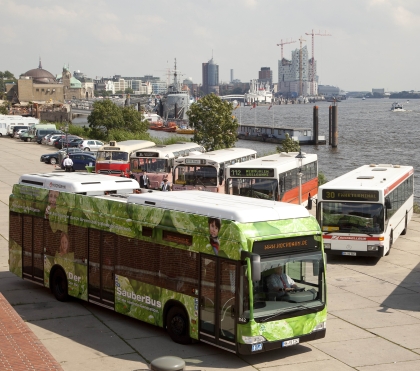 Čtyři autobusy Mercedes-Benz Citaro FuelCELL-Hybrid v běžném provozu