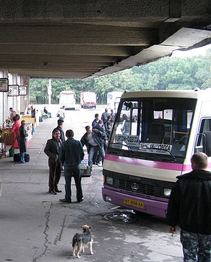 Závěrečná  pohlednice  z autobusových nádraží na východě: Cherson a Uman