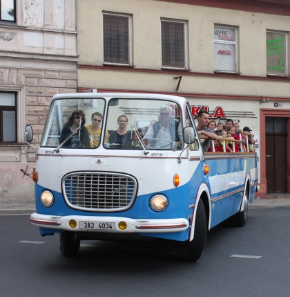 Historické autobusy potěšily v rámci 'Dne s historickými autobusy'