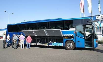 Testovací Setra S 416 GT-HD/2 ComfortClass  se  zastavila v Praze