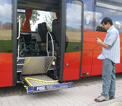 Zdvihací plošinu pro hendikepované do klasických autobusů představí premiérově