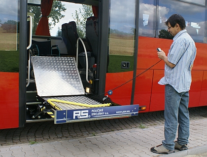 Zdvihací plošinu pro hendikepované do klasických autobusů představí premiérově