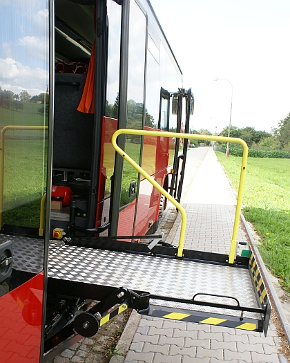 Zdvihací plošinu pro hendikepované do klasických autobusů představí premiérově