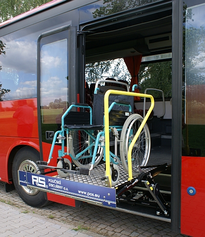 Zdvihací plošinu pro hendikepované do klasických autobusů představí premiérově