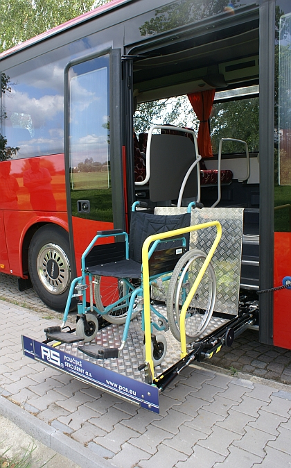 Zdvihací plošinu pro hendikepované do klasických autobusů představí premiérově