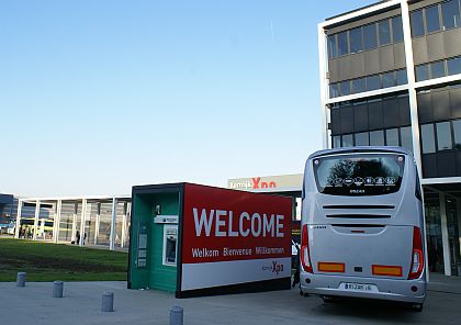 BUSWORLD 2011: Ranní a večerní exteriérové záběry 