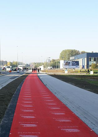 BUSWORLD 2011: Ranní a večerní exteriérové záběry 