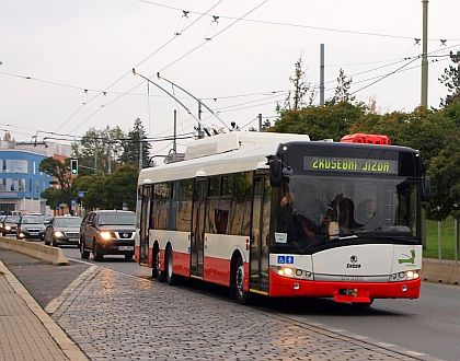 Pestrý trolejbusový podzim v ulicích Plzně objektivem Lukáše Kučery