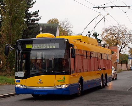 Pestrý trolejbusový podzim v ulicích Plzně objektivem Lukáše Kučery