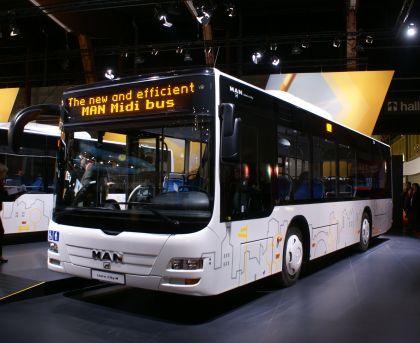 BUSWORLD 2011: Nový doubledecker Neoplan Skyliner a expozice MAN - Neoplan