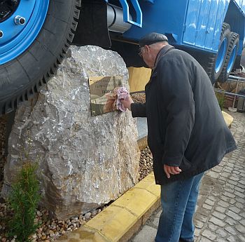 Jako druhý na světě byl slavnostně odhalen POMNÍK TATRY 111 11.11.11 v 11