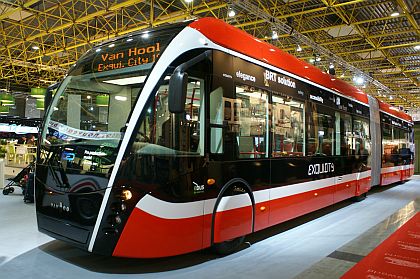 BUSWORLD 2011: Platforma Van Hool ExquiCity  - opravdu krásný trolejbus