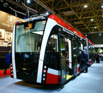 BUSWORLD 2011: Platforma Van Hool ExquiCity  - opravdu krásný trolejbus