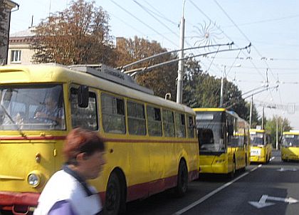 Pohlednice z Ukrajiny: Rivne a Lvov - Trolejbusy nejen Škoda 9Tr