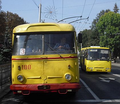 Pohlednice z Ukrajiny: Rivne a Lvov - Trolejbusy nejen Škoda 9Tr