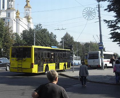 Pohlednice z Ukrajiny: Rivne a Lvov - Trolejbusy nejen Škoda 9Tr