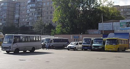 Pohlednice z Ukrajiny: Rivne a Lvov - záběry z autobusových nádraží