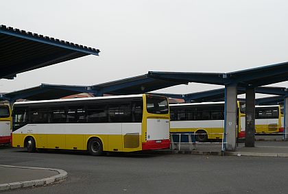 Pohlednice z autobusového nádraží v Lounech