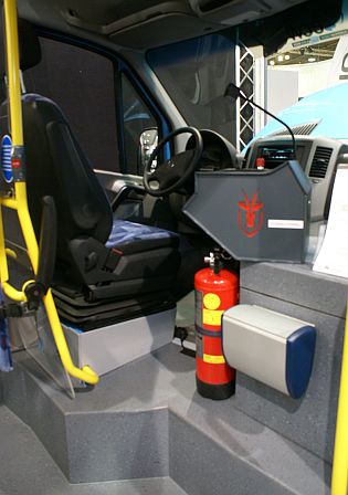 BUSWORLD 2011: Malokapacitní elektrobusy PVI a BUSiness a letištní COBUS