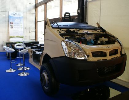 BUSWORLD 2011: Malokapacitní elektrobusy PVI a BUSiness a  letištní COBUS