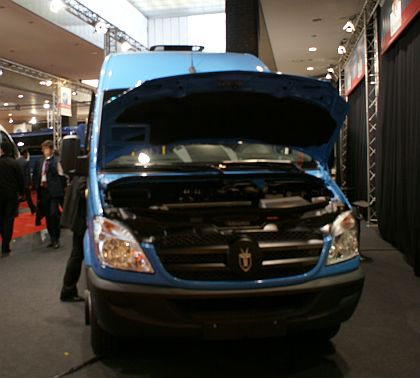 BUSWORLD 2011: Malokapacitní elektrobusy PVI a BUSiness a  letištní COBUS