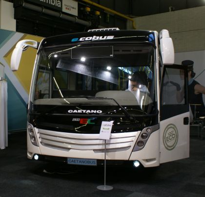 BUSWORLD 2011: Malokapacitní elektrobusy PVI a BUSiness a  letištní COBUS