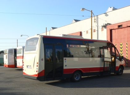 Malokapacitní městské autobusy  First CNG pro Jihlavu  podruhé: