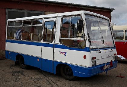 11. Zlatý bažant obrazem pošesté: Malý autobus Ikarus na podvozku Avia