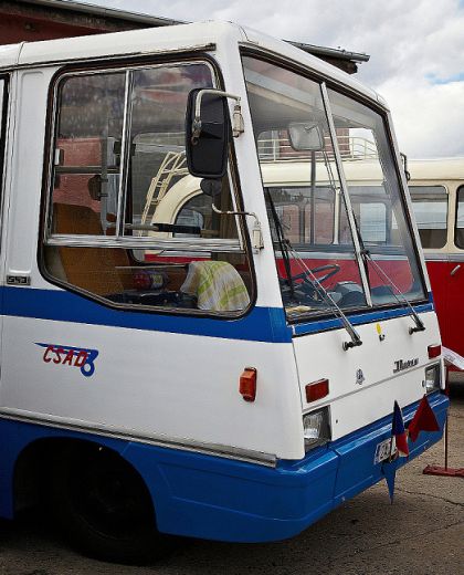 11. Zlatý bažant obrazem pošesté: Malý autobus Ikarus na podvozku Avia