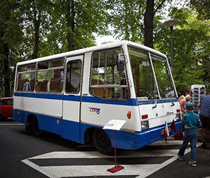 11. Zlatý bažant obrazem pošesté: Malý autobus Ikarus na podvozku Avia