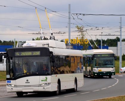 Pardubické trolejbusy 26 Tr a a 28 Tr v ulicích Plzně