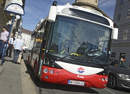 První záběry elektrobusu Rampini/Siemens s dobíjením pantografem z 10.9.2012