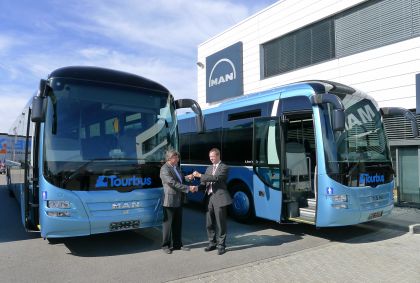 Tři nové třínápravové autobusy MAN Lion's Regio L pro Tourbus pro linku IDS JMK