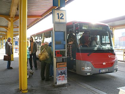 Z autobusového nádraží v Rožnově pod Radhoštěm: