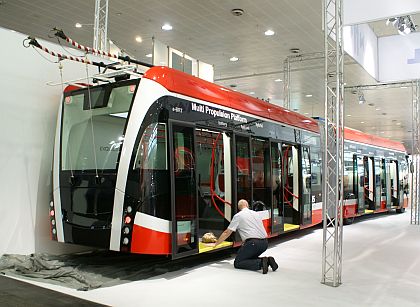 IAA Hannover XIX.: Karosáři z Beneluxu: VDL Bus &amp; Coach a Van Hool