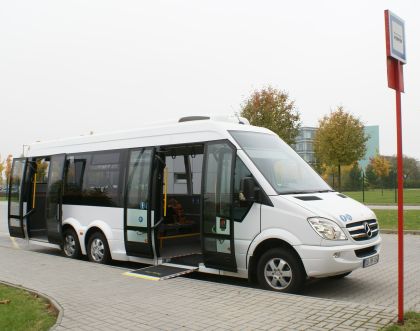 Tříosý Mercedes-Benz Sprinter City 77 na návštěvě v Praze