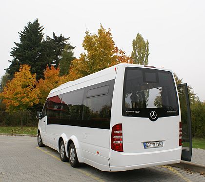 Tříosý Mercedes-Benz Sprinter City 77 na návštěvě v Praze