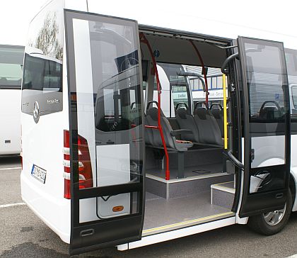 Tříosý Mercedes-Benz Sprinter City 77 na návštěvě v Praze