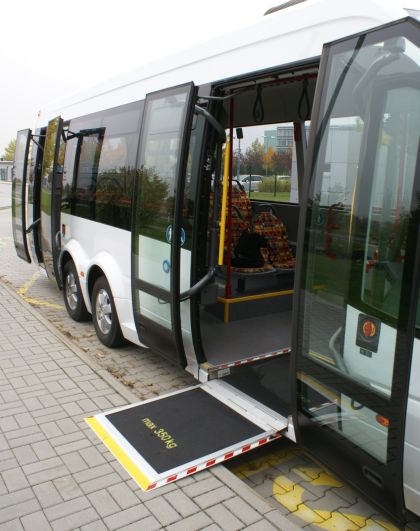 Tříosý Mercedes-Benz Sprinter City 77 na návštěvě v Praze