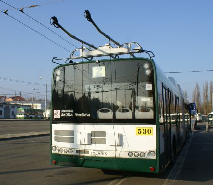 Fotoreportáž z nakládání plzeňského trolejbusu 530 před transportem do Prahy